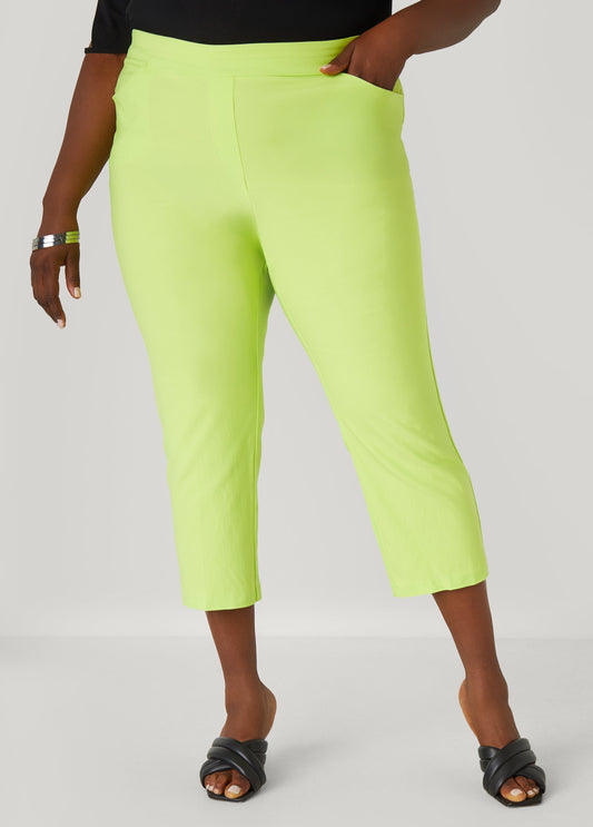 Plus Size Mid Rise Pull On Capris