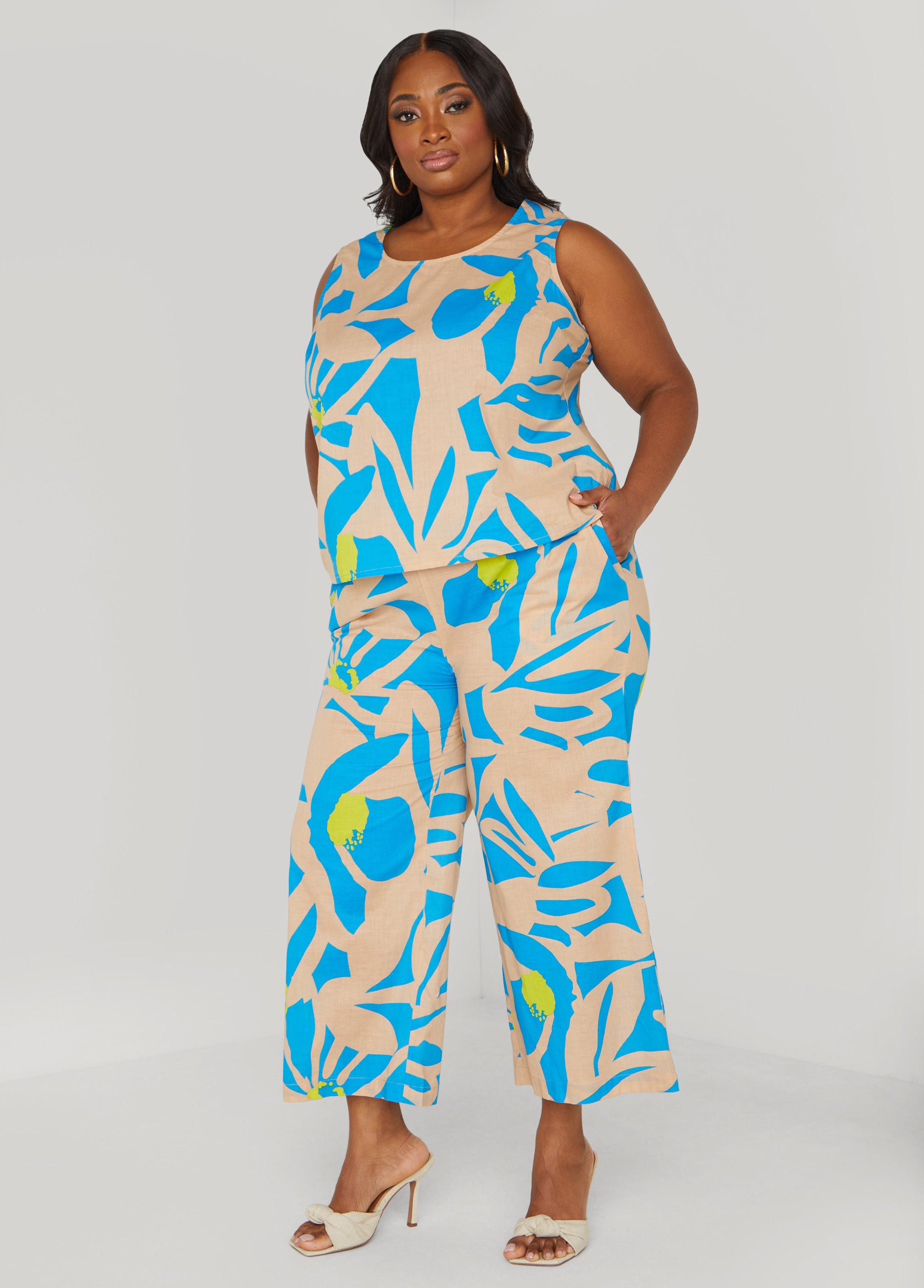 Plus Size Cropped Floral Print Pants